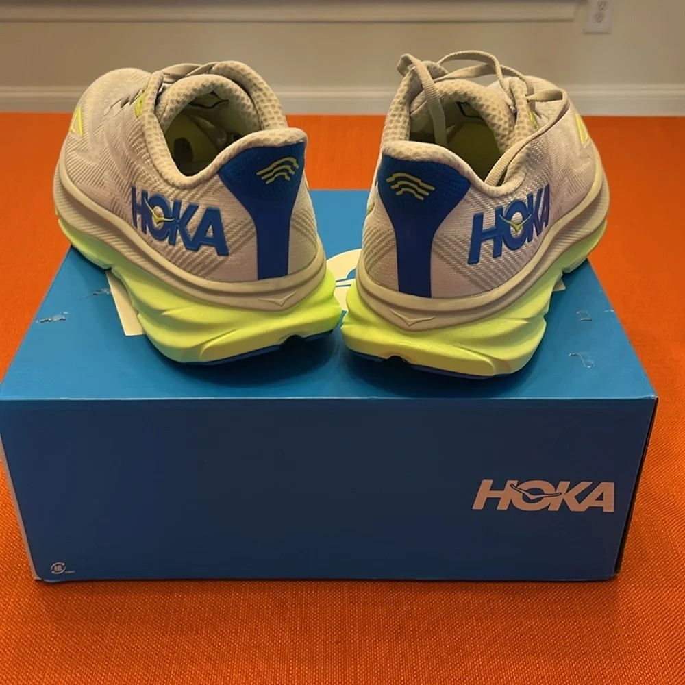 HOKA Clifton 9 - Size 10.5D - cream/blue/green brand New